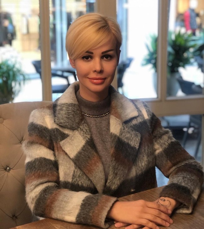 Ceylan Ozgul, salah satu wanita yang berhasil kabur dari sekte kriminal pria kontroversial Harun Yahya. Kehidupan Ceylan dulu saat masih menjadi kittens, sebutan wanita pendamping Harun Yahya sangat berbeda jauh dengan sekarang. Foto: dok. Instagram