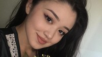 Dayana yang baru berusia 18 tahun itu bilang dia menerima banyak hujatan sehingga tak ingin kembali ke Indonesia. (Foto: Instagram/@demi.demik) 