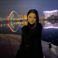 Dayana lahir 18 tahun lalu. Seperti anak muda kebanyakan, Dayana juga aktif di media sosial.