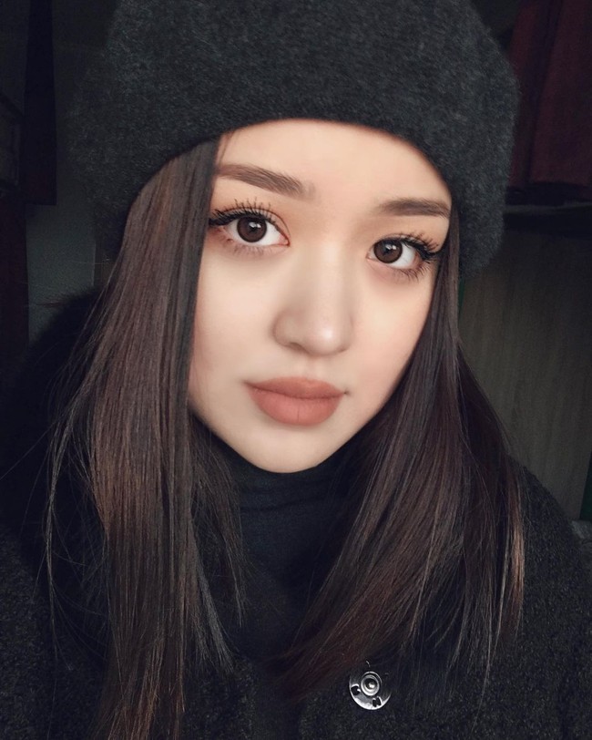 Dayana diketahui menetap di Astana, ibukota Kazakhstan, salah satu negara berkembang di kawasan Asia Tengah. Kota Astana juga dikenal dengan nama Nur-Sultan. (Foto: Instagram/@demi.demik)