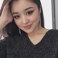 Inilah Dayana, cewek Kazakhstan yang merebut atensi netizen Indonesia setelah kemunculannya di konten YouTube Fiki Naki. Di video “Dayana, Cewek Kazakhstan Yang Ngajak Aku Nikah (Part 1), ia tersebut mengatakan bahwa dirinya ingin menikahi Fiki. (Foto: Instagram/@demi.demik)