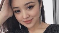 Lagu itu menerima banyak dislike alih-alih like di YouTube. (Foto: Instagram/@demi.demik) 