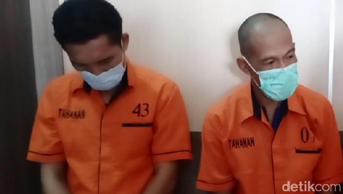 Dua bapak di Ambon ditangkap polisi atas kasus pemerkosaan terhadap anak kandungnya yang masih berusia 15 tahun (Muslimin Abbas/detikcom)