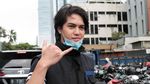 Pose Unik El Rumi, Tetap Ganteng?