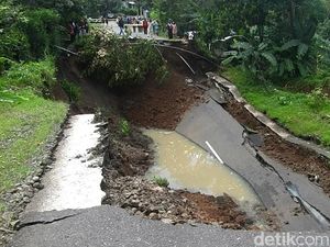 Hati-hati! Jalan Utama Wonosobo-Kebumen Ambles