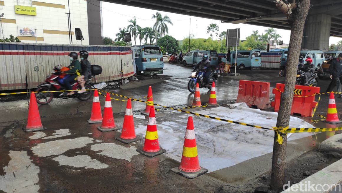 Jl KH Noer Iskandar, seberang Metropolitan Mall, Bekasi, dulu rusak, kini diperbaiki. (Syahidah Izzata/detikcom)