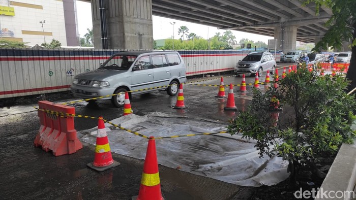 Jl KH Noer Iskandar, seberang Metropolitan Mall, Bekasi, dulu rusak, kini diperbaiki. (Syahidah Izzata/detikcom)