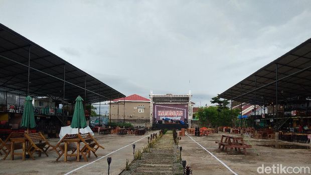 Kafe, warkop, hingga rumah makan di Makassar yang terdampak pembatasan jam malam di Makassar.