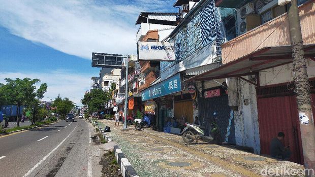 Kafe, warkop, hingga rumah makan di Makassar yang terdampak pembatasan jam malam di Makassar.