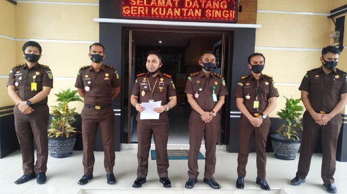 Kejaksaan Negeri Kuansing saat konferensi pers (dok. Istimewa)