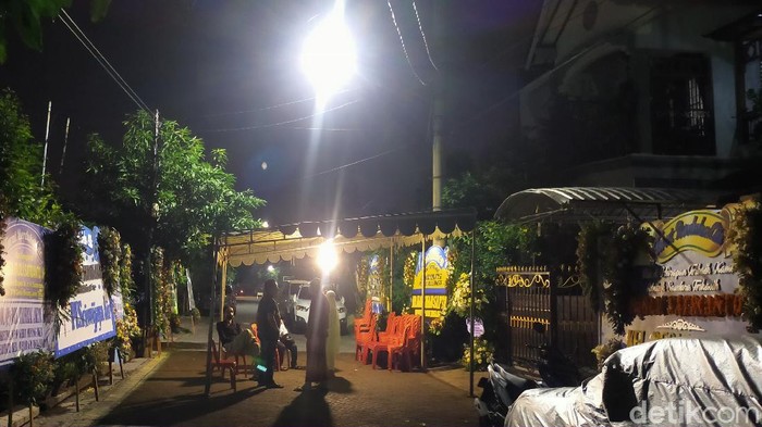 Polri kembali mengidentifikasi tiga jenazah korban jatuhnya pesawat Sriwijaya Air SJ182. Salah satunya Fadly Satrianto.