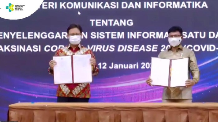 Untuk memberikan kepastian hukum dalam mengatur sistem manajemen informasi satu data vakasinasi COVID-19 di Indonesia, Menteri Komunikasi dan Informatika (Menkominfo) Johnny G Plate dan Menteri Kesehatan (Menkes) Budi Gunadi Sadikin menandatangani Surat Keputusan Bersama (SKB).