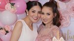 Nindy Selalu Tampil Ceria Saat Ngopi dan Makan Bareng Sahabat