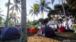 Foto: Menghabiskan Malam Syahdu di Pantai Rajegwesi Banyuwangi