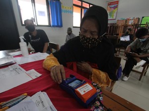 Pemprov DKI Mulai Salurkan Bantuan Tunai bagi Warga Terdampak COVID