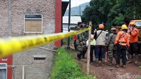 Hingga kini jumlah korban meninggal sebanyak 16 orang dan 23 orang masih dilakukan pencarian.