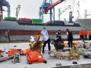 KRI Tenggiri Bawa 6 Kantong Berisi Bagian Tubuh hingga Pakaian