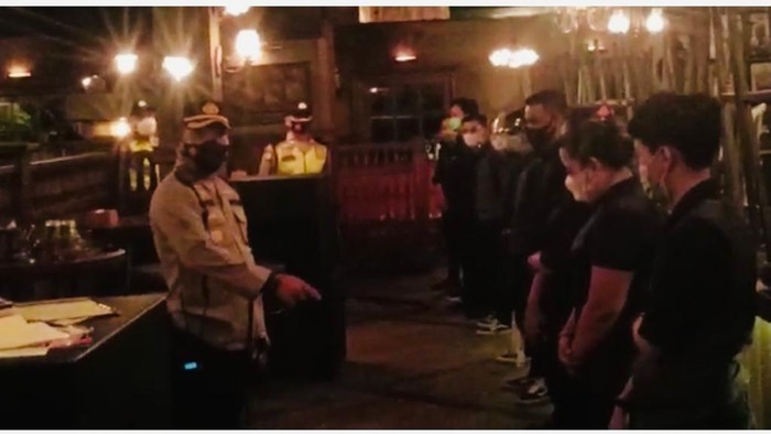 Polsek Metro Menteng tindak Camden Bar karena langgar prokes