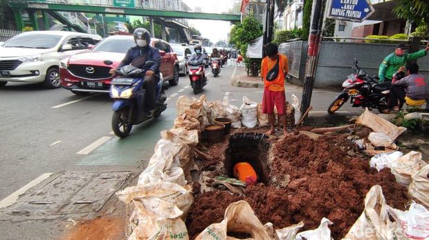 Proyek galian di Jl Mampang Prapatan dan sekitarnya. (Taufieq Renaldi Arfiansyah/detikcom)