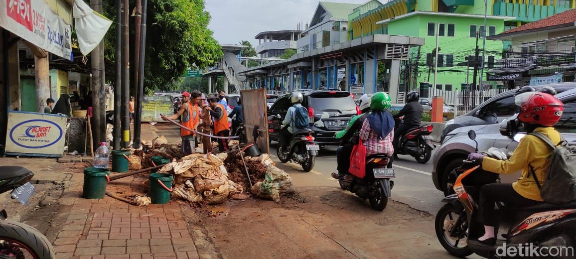 Proyek galian di Jl Mampang Prapatan dan sekitarnya. (Taufieq Renaldi Arfiansyah/detikcom)