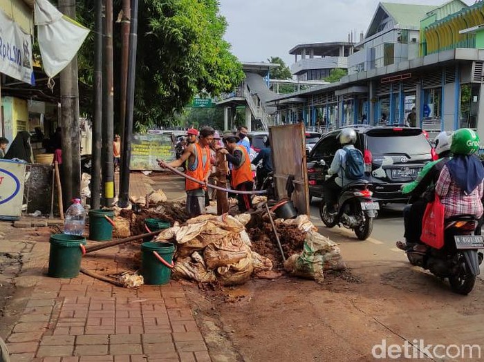 Proyek galian di Jl Mampang Prapatan dan sekitarnya. (Taufieq Renaldi Arfiansyah/detikcom)