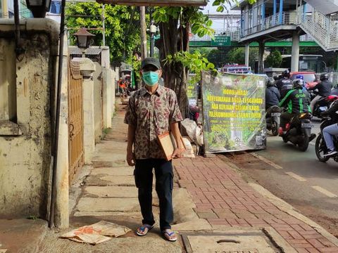 Ridwan, warga yang berharap ada solusi soal masalah proyek galian di Jl Buncit Raya-Mampang Prapatan. (Taufieq Renaldi A/detikcom)