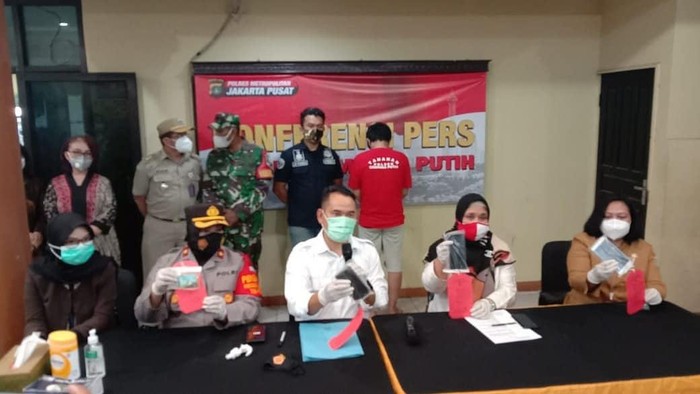 Rilis kasus prostitusi online di Apartemen Green Pramuka (Dok. Polres Jakpus)