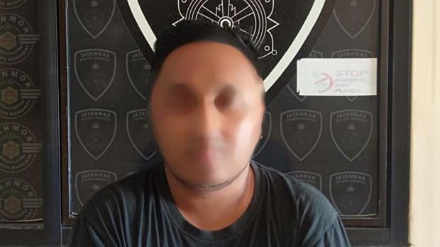 Seorang pemuda di Kabupaten Banggai, Sulawesi Tengah ditangkap polisi usai membawa lari uang sebanyak 75 juta rupiah untuk modal nikah.