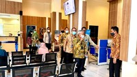 Kunjungan kerja tersebut dilakukan untuk memastikan pelayanan Bank BTN tetap mengutamakan penerapan protokol kesehatan untuk menjamin keamanan dan kenyamanan nasabah dalam melakukan transaksi. dok. Bank BTN