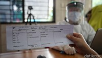 Ini merupakan contoh pengisian data warga yang divaksin COVID-19.