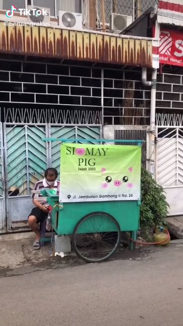 Bukan Siomay Ikan, Penjual Ini Tawarkan Siomay Daging Babi