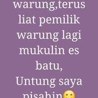 Sungguh ide cemerlang untuk memisahkan pemilik warung dengan es batu yang lagi dipukulinnya. Bikin bingung harus komentar apa lagi. Foto: Twitter/@txtdrstoryWA