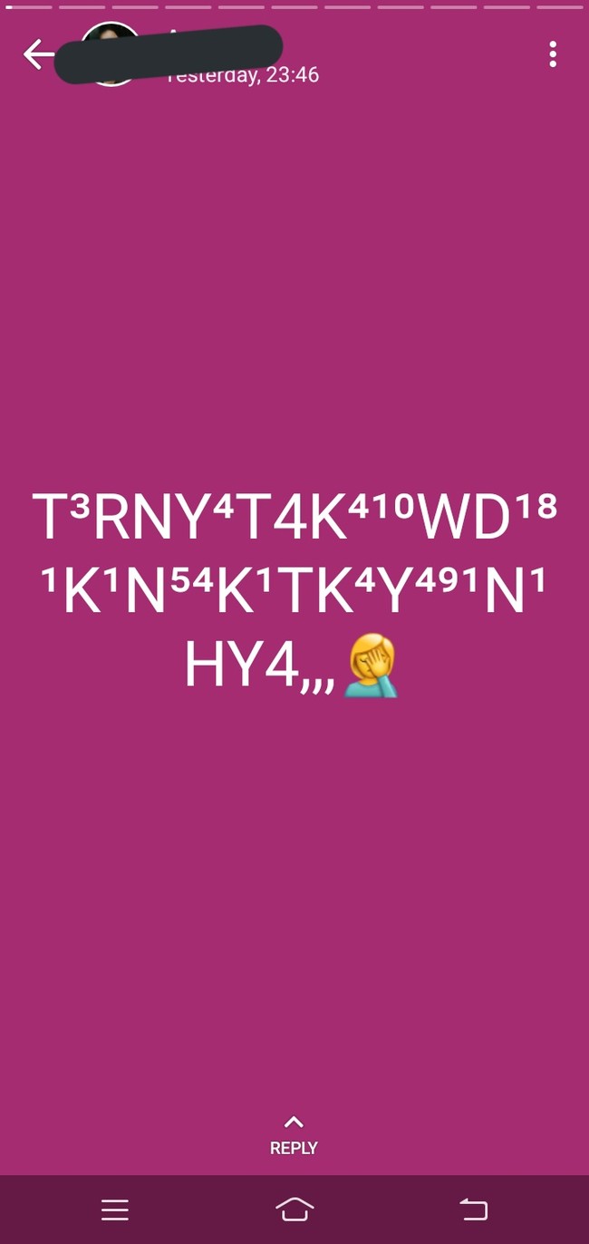 Bacanya aja udah harus mikir keras. Ada yang bisa baca status Whatsapp yang satu ini dengan lancar? Foto: Twitter/@txtdrstoryWA