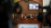 Habib Rizieq diketahui mengajukan praperadilan atas penetapan tersangka penghasutan kasus kerumunan di Petamburan, Jakarta Pusat. Dalam permohonannya, Habib Rizieq meminta status tersangkanya dinyatakan tidak sah.