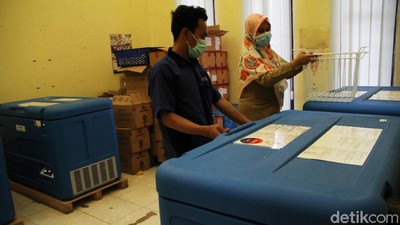 Vaksin COVID-19 Tiba di Depok