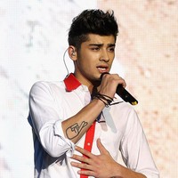 Zayn bersama rekan-rekannya di One Direction yakni Harry Styles, Louis Tomlison, Liam Payne dan Niall Horan meraih sukses besar secara nasional maupun internasional. Popularitas mereka menanjak dalam waktu singkat. Foto: Getty Images