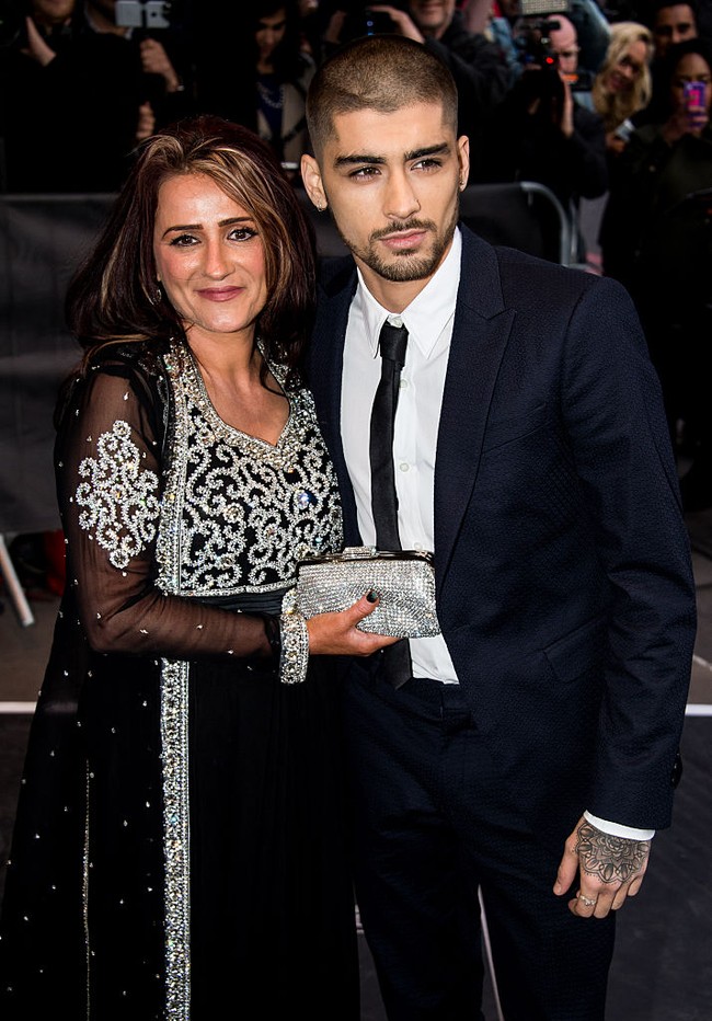 Namun setelah keluar dari band yang membesarkan namanya itu, ia memutuskan bersolo karier. Warna musik dan pembawaan gayanya pun berubah drastis. Jadi lebih dewasa, rebellious dan edgy. Foto: Getty Images