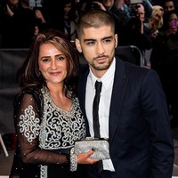 Namun setelah keluar dari band yang membesarkan namanya itu, ia memutuskan bersolo karier. Warna musik dan pembawaan gayanya pun berubah drastis. Jadi lebih dewasa, rebellious dan edgy. Foto: Getty Images