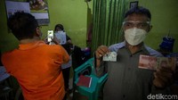 Sekretaris Perusahaan Bank DKI, Herry Djufraini mengatakan dalam keterangan tertulisnya, penerima akan menerima BST DKI Jakarta sebesar Rp 300 ribu per bulannya yang diberikan selama empat bulan, mulai dari bulan Januari hingga April tahun 2021.