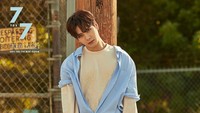 Gaya Jackson dengan oversized t-shirt plus kemeja berukuran jumbo. Denim menyempurnakan gaya Jackson di sini. (Foto: dok. Instagram @jacksonwang852g7 