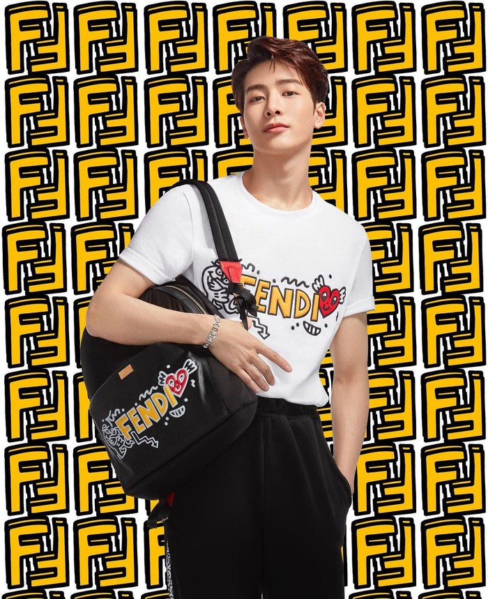 7 Gaya Jackson Wang yang Ditiru Buat Feed Instagram Jackson Wang nggak cuma jago nyanyi, rap, dan bikin lagu. Tapi dia juga idola K-Pop dengan gaya yang boleh banget ditiru.