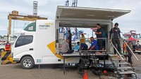 Mandiri Syariah turut berduka atas musibah jatuhnya pesawat Sriwijaya SJ 182. Sebagai bentuk bantuan moril kepada keluarga korban dan petugas dalam proses pencarian korban, Mandiri Syariah menyediakan 1 unit mobil musholla di JICT2 Tanjung Priok. Istimewa/Dok. Mandiri Syariah.