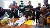 Kejaksaan Negeri Demak pun menyebut akan menghentikan proses hukum meski berkas perkara telah dinyatakan lengkap atau P21.