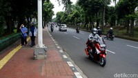 Belum diresmikannya putaran arah tapal kuda yang berada dikawasan lenteng agung dan tanjung barat menjadi salah satu faktornya.