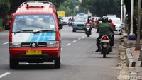 Selain itu, minimnya pengawasan dari pihak terkait membuat sejumlah pengendara nekat dan tak kapok untuk melawan arah.
