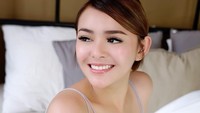 Kini Amanda Manopo menjalin hubungan dengan Billy Syahputra. (Foto: dok. Instagram @amandamanopo) 