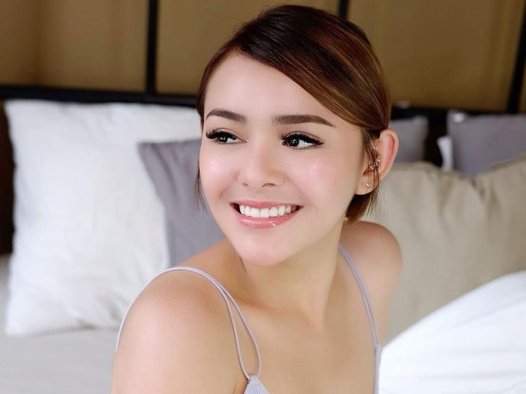 7 Senyuman Amanda Manopo yang Bikin Enggan Berpaling