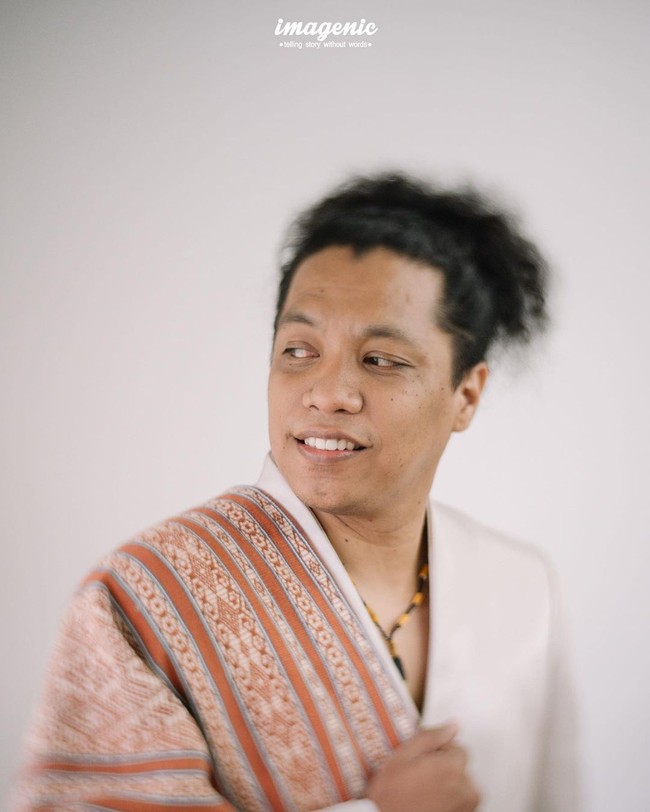 Semoga saya bisa selalu menjadi imam yang baik bagi Nona. Yang bersama-sama seiring sejalan untuk meniti kehidupan di dunia ini. Kita punya masa lalu untuk belajar dan saling memaafkan, kita punya masa sekarang ini untuk berusaha saling membagikan kebahagiaan dan semoga kita memiliki masa depan yang panjang bersama untuk senantiasa menuliskan cerita dalam keadaan baik mau pun sulit, tulis pria 35 tahun itu di Instagram. Foto: Instagram @imagenic