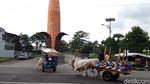 Asyiknya Jalan-jalan Sore Naik Gerobak Sapi