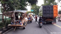 Anggota Komunitas Peternak Sapi Logerit, Wahid, mengatakan biasanya mereka jalan-jalan dan berkumpul di Kebun Raya Indrokilo Boyolali (KRIB). 